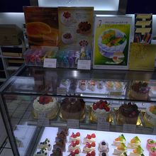 猛暑続きの時期のおすすめは 期間限定ですが1個税込みで605円の メロンのショートケーキ By Bobby Brazil ブールミッシュ 浅草松屋 店のクチコミ フォートラベル