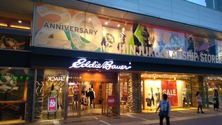 上質の衣類のバラエティーがたいへん豊富