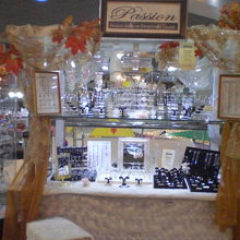 ガラス製品の店舗です。きれいなガラス製品で、買いたくなりそう