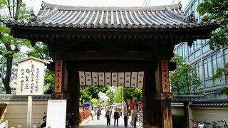 四天王寺北西側からの入口『中之門』