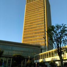 山形駅とは自由通路で繋がっています