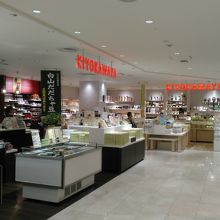 ２階の奥にあります