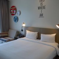 広々としたベッド、部屋も出来たばかりでとても綺麗でした