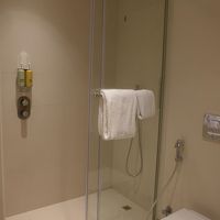 シャワールームとトイレ