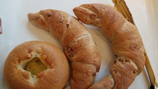 定番も季節のパンもあり飽きません。