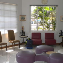 広い待合室は、とても快適です。ゆっくりした気分に浸れます。