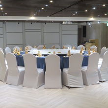 広くて綺麗なお部屋で食事をしました