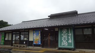 地元産の粉を使った手打ちそばがお薦め！（道の駅「信州蔦木宿」てのひら館）