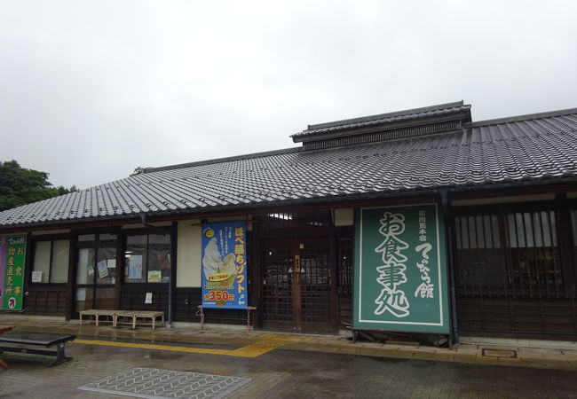 地元産の粉を使った手打ちそばがお薦め！（道の駅「信州蔦木宿」てのひら館）