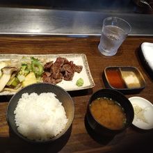 この前に出るサラダ・海老のビスクは写っていません