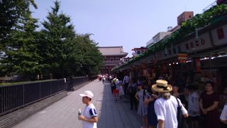 浅草にある商店街通りの中で、一番有名でかつおすすめ