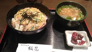細く白い蕎麦がおいしい