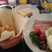 洋食を選びました。周りを見ると中華がゆが人気のようでした。