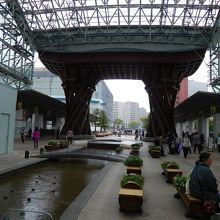 金沢駅東口の鼓門