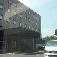 駐車場からの外観。