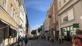 トラムのヴィル駅へ行ける通り