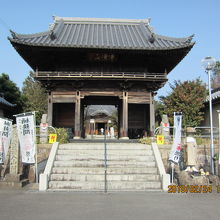 「曹源寺」の山門