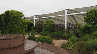 駅直結の憩いの場