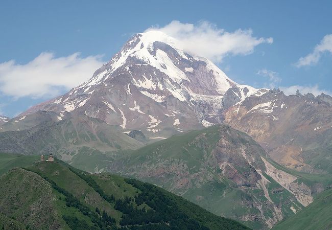 ツミンダサメバ教会の近くに聳える、美しい山