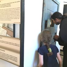 残虐な写真は子供の覗家内高さに