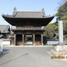 「延命寺」の山門　（文殊楼門と呼ばれている）