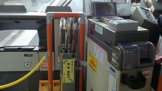 一部のバスの車内で、傘を販売しています
