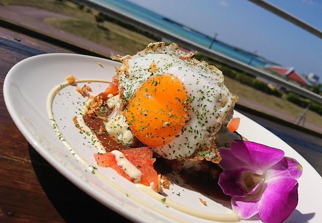 目の前は海！料理も景色も楽しめる！