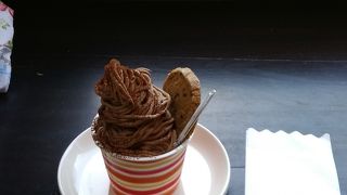 チョコモンブランケーキが有名、アイスもいけます