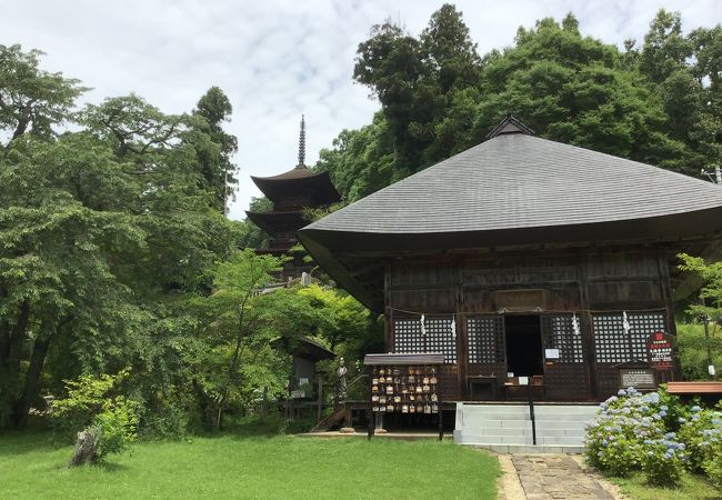 青木村にあり、三重の塔もある。