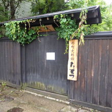 雨の日はこの門は閉まっています。