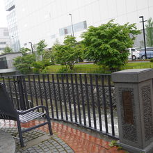 遊歩道は北2条まで続いています