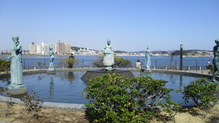 東西古典的女性像５体は見ごたえあります。