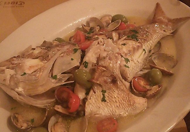 ざわついた雰囲気で、元気のよいお店