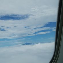 機内から、30分稚内上空にいたので、利尻富士が見えた