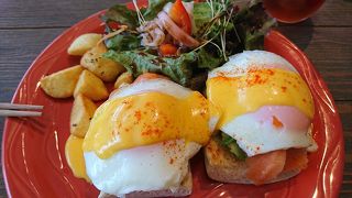 キュリオスの前のエッグベネディクト