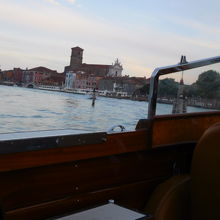 水上タクシーで空港からヴェネツィア本島へ