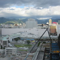 部屋から山形駅と市内の眺望