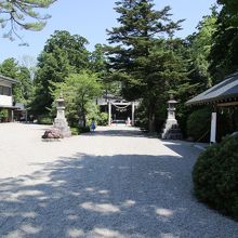 清潔感溢れる境内