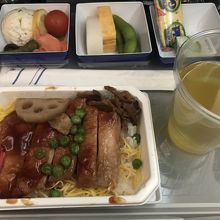 帰りの機内食。和風(？)のチキンでした