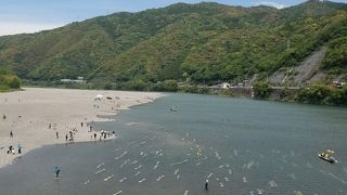 川を泳ぐこいのぼり⁉︎