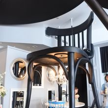 大きないすの下のお席があったり