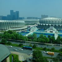 部屋から見えた済南オリンピック体育センターの一部。