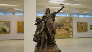 普通の建物なのに「宮殿」という名前が付いた美術館