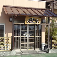 駐車場の３階から入ります