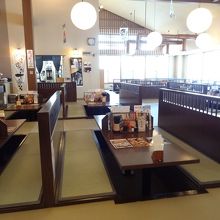 施設には併設のレストランがあります