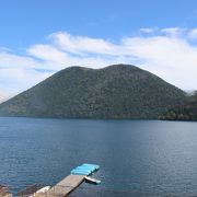 向かう途中は曇りと霧でしたが、然別湖は快晴で美しかったです