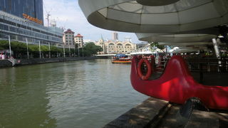 川沿いの景色のいい飲食店街です