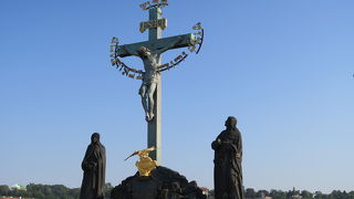 十字架に架けられたキリスト像