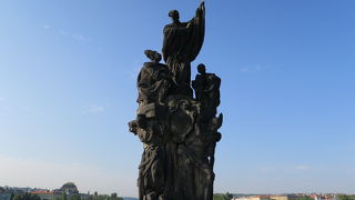 カレル橋にある聖像のひとつです。