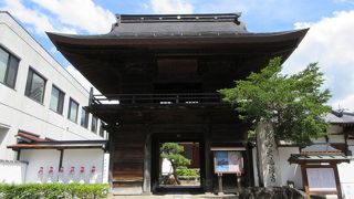 鐘楼門があります